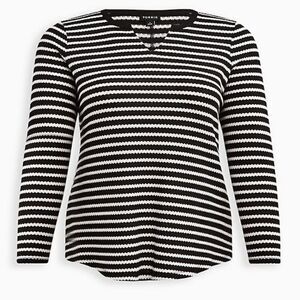 Torrid Black And White Waffle Weave Notch Neck Top NWT Size 5XL